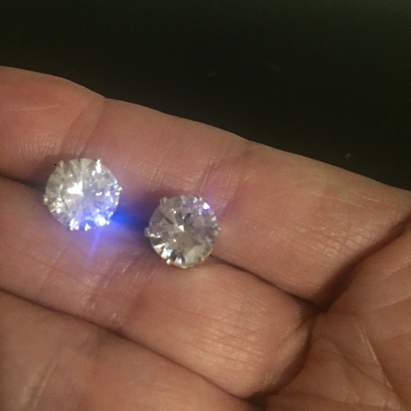 B3G1 NWOT Crystal Stud Earrings - Picture 2 of 4